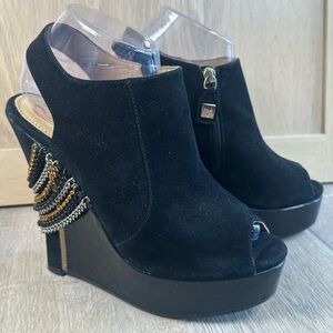 Designer Rough Justice Peep Toe Platform Suede Sandals 8M Chain Detailing Zip